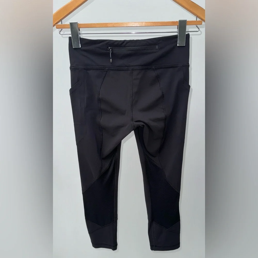 Lululemon Pace Rival Crop Leggings‎ in Black, Size 4